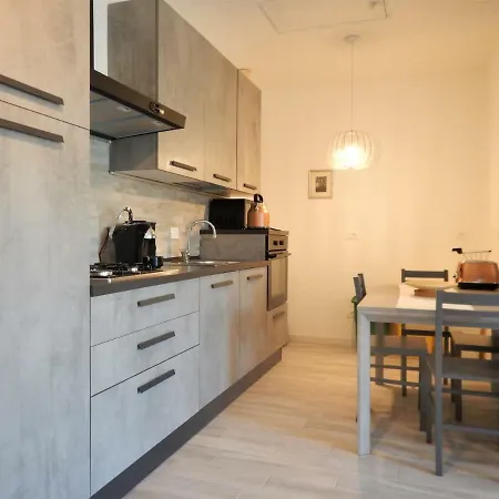 Paula Balcony Apartment Bardolino